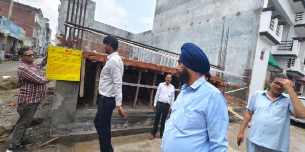 बरेली में बिना नक्शा पास बन रहे चार भवन सील