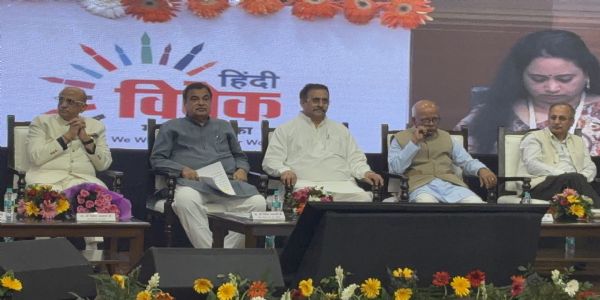 नितिन गडकरी ने किया ‘दीपस्तम्भ’ पुस्तक का विमोचन, कहा- संघ समाज में आमूलचूल परिवर्तन लाया