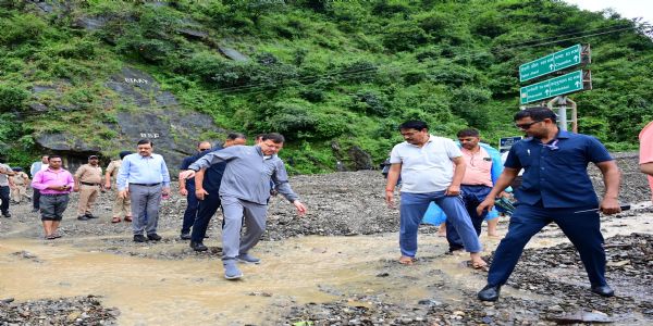 देहरादून में बारिश का कहर जारी, प्रधानमंत्री व गृहमंत्री ने मुख्यमंत्री से ली जानकारी