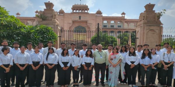 राजस्थान विधानसभा का भ्रमण कर लॉ स्कूल के छात्रों ने सीखा विधायी प्रक्रिया का महत्व
