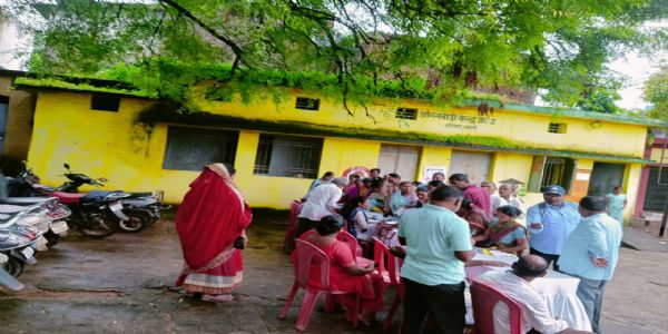 आधार लिंक नहीं हाेने से नगर निगम क्षेत्र के हजाराें हितग्राही पेंशन से हाे सकते हैं वंचित