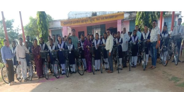 संशाेधित: धमतरी जिले में पात्र छात्राओं को मिल रही शासन की साइकिल योजना का लाभ