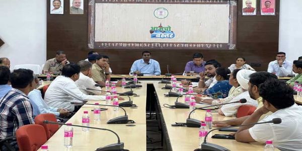 कलेक्टर ने मां दंतेश्वरी के दर्शन हेतु पदयात्री सेवा केन्द्रों की स्थापना के संबंध दिए निर्देश