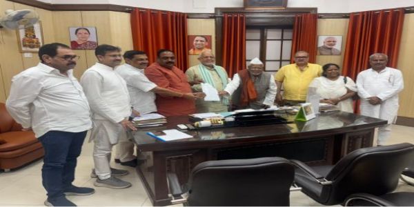पूर्व विधायकों को ​भी मिले टोल टैक्स में छूट