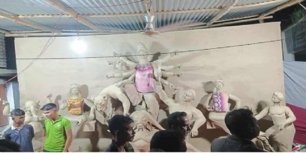 बांग्लादेश में दुर्गा पूजा से पहले काली मंदिर पर धावा, मूर्तियां तोड़ीं