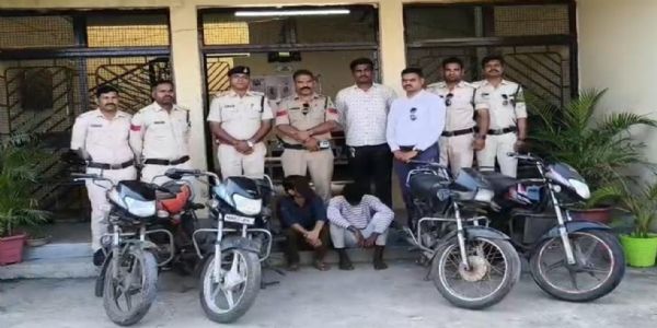 उज्जैनः शौक पुरा करने के लिए चुराते थे बाइक, पुलिस ने आरोपियों को दबोचा
