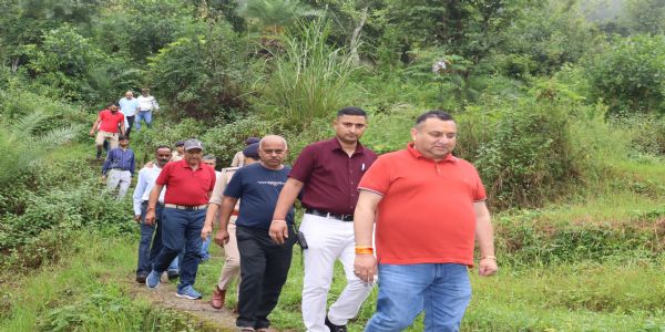 विधानसभा उपाध्यक्ष ने धारटीधार क्षेत्र के गांवों का दौरा कर जानी लोगों की समस्याएं।