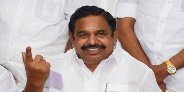 राजनीतिक गहमागहमी के बीच पलानीस्वामी दिल्ली रवाना