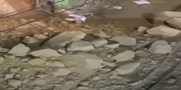 मनसा देवी पहाड़ी से रेलवे ट्रैक पर गिरा मलबा, 1 घंटे के लिए रेलवे ट्रैक हुआ बंद