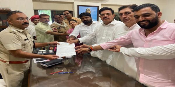 कपासन विधायक सहित अन्य के खिलाफ रिपोर्ट, कांग्रेस ने किया प्रदर्शन,