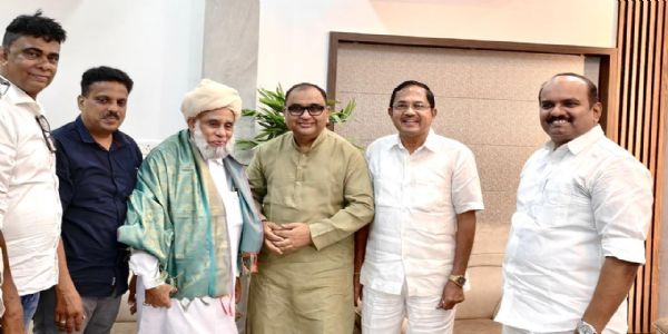 केरल के इस्लामी विद्वान सैय्यद मोहम्मद जिफ़री मुथुकोया थंगल ने प्रधानमंत्री मोदी को दी जन्मदिन की बधाई
