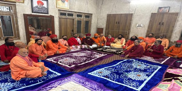 आपदा पीड़ितों की मदद के लिए संत करेंगे सरकार का सहयोग