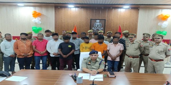 नौकरी के नाम पर ठगी करने वाले गिरोह का भंडाफोड़, 14 गिरफ्तार