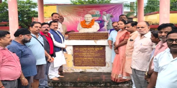 पीएम माेदी भारत की राजनीति के चमकते सितारे : सुरेश पासी