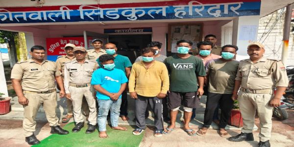खंडहर से बीबीए के छात्र सहित 7 जुआरी गिरफ्तार