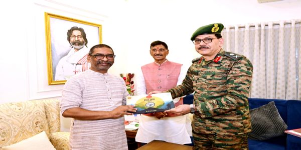 मुख्यमंत्री से मिले रक्षा राज्य मंत्री और मेजर जनरल, किया आमंत्रित
