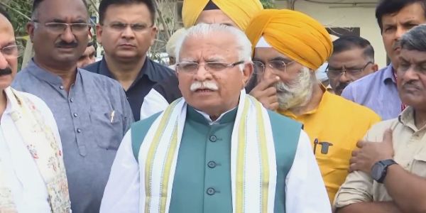 मनोहर लाल ने किया भलस्वा लैंडफिल दौरा, सफाईकर्मियों को 5 हजार रुपये और स्वास्थ्य जांच के लिए शिविर लगाने की घोषणा