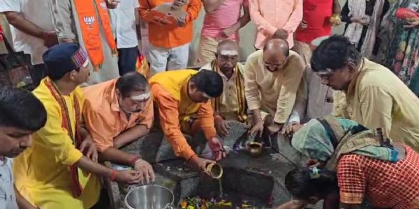 प्रधानमंत्री नरेंद्र मोदी के जन्मदिन पर उत्साह, भाजपा कार्यकर्ताओं ने की विशेष पूजा