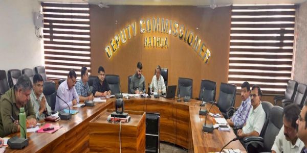 डीसी कठुआ ने जिला पूंजीगत व्यय कार्यों की प्रगति पर समीक्षा बैठक की