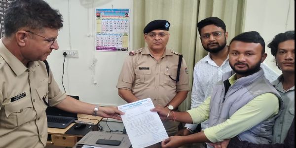 पुलिसकर्मी ने युवक को मारा थप्पड़, वीडियो वायरल