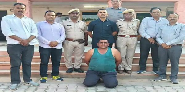 ढाई साल से फरार दस हजार का इनामी तस्कर गिरफ्तार