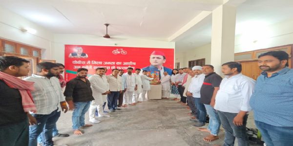 सपा ने मनाया भगवान विश्वकर्मा पूजन दिवस