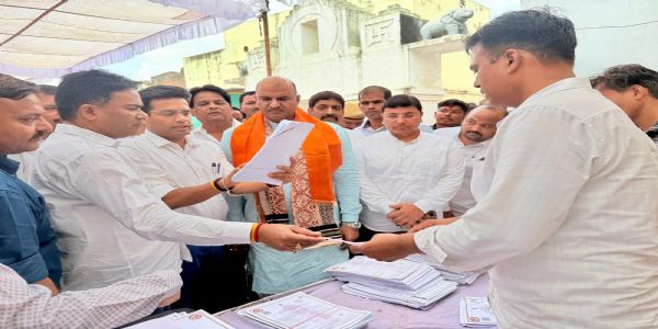 सांसद व विधायक पहुंचे शिविर में, एक छत के नीचे कई सेवाएं