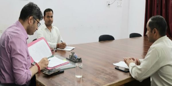 आपदा प्रभावितों को आवश्यक सामग्री हो उपलब्धः डीएम
