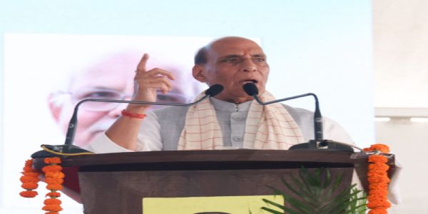 ‘हैदराबाद मुक्ति दिवस’ समारोह में राजनाथ सिंह ने राष्ट्रीय ध्वज फहराया, राज्य सरकार का लोक प्रशासन दिवस
