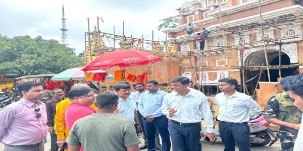 रांची नगर निगम के प्रशासक ने पूजा पंडालों का किया निरीक्षण, पूजा समितियों को दिये अहम निर्देश