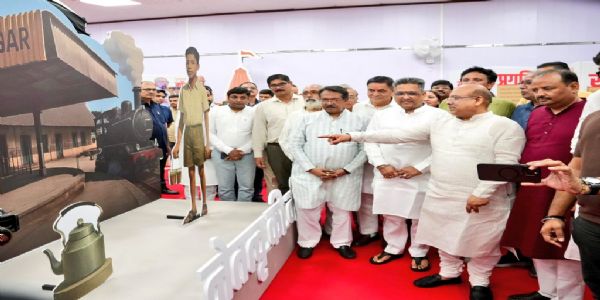 प्रधानमंत्री मोदी के जन्मदिवस पर दिल्ली विधानसभा परिसर में प्रदर्शनी का आयोजन