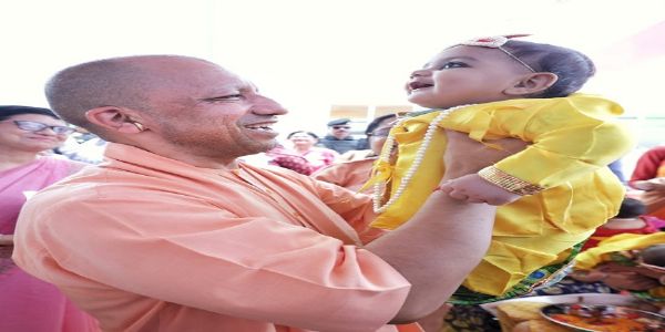 आंगनबाड़ी बहनों को मिलेगा स्मार्टफोन, बढ़ेगा मानदेय : मुख्यमंत्री योगी