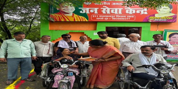 दिव्यांगजन सशक्तीकरण विभाग ने मोटराइज्ड ट्राइसाइकिल का किया वितरण