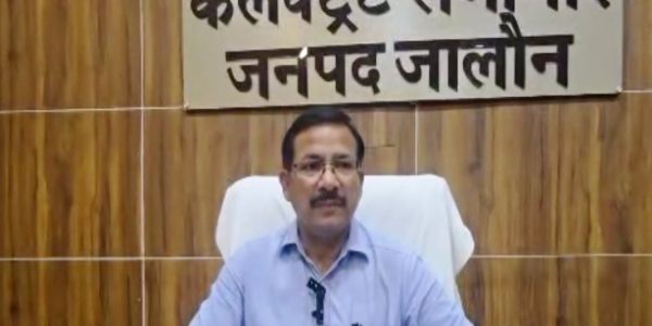 उरई डीएम ने अफवाहों को किया खारिज, बाेले भंडारण पर्याप्त, किसान न हों परेशान