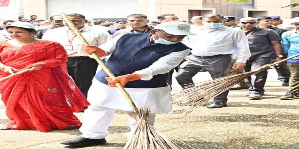 रायपुर : मुख्यमंत्री साय ने प्रधानमंत्री माेदी के जन्मदिवस पर ‘स्वच्छता ही सेवा पखवाड़ा 2025’ का किया शुभारंभ