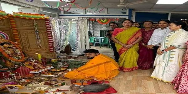 मुख्यमंत्री ममता ने पुलिस कार्यालय में आयोजित विश्वकर्मा पूजा में की शिरकत