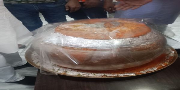 वाराणसी में संसदीय कार्यालय पर लड्डू खाकर मनाया गया प्रधानमंत्री मोदी का जन्मदिन