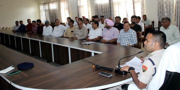 फतेहाबाद : सुरक्षा एवं सतर्कता को लेकर पुलिस अधीक्षक ने की विभिन्न संगठनों के साथ बैठक