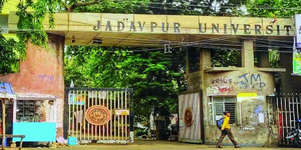 यादवपुर विश्वविद्यालय में छात्रा से छेड़छाड़ का आरोप, आरोपित एसएफआई नेता