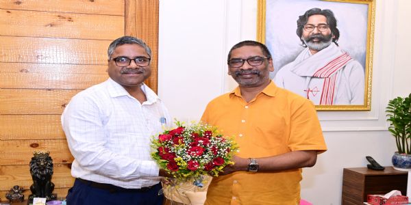 मुख्यमंत्री से मिले इंडियन इंस्टीट्यूट ऑफ़ इंफॉर्मेशन टेक्नोलॉजी के निदेशक