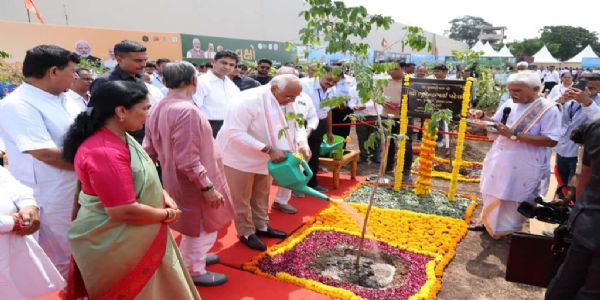 मुख्यमंत्री ने ‘मिशन फॉर मिलियन ट्रीज’ अभियान के तहत किया वृक्षारोपण
