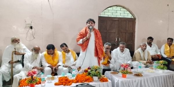 पलवल: फिरोजपुर में धरना दे रहे ग्रामीणों में पहुंचे खेल मंत्री,यार्ड हटवाने का दिया भरोसा