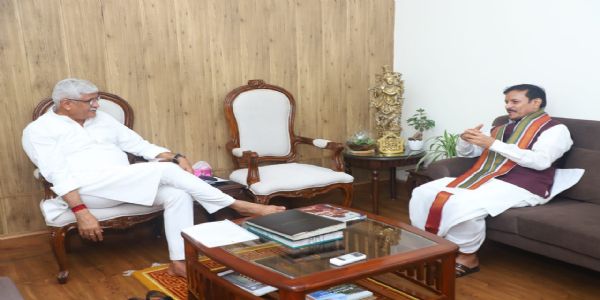 केन्द्रीय संस्कृति मंत्री से मिले सम्पूर्णानंद संस्कृत विश्वविद्यालय के कुलपति