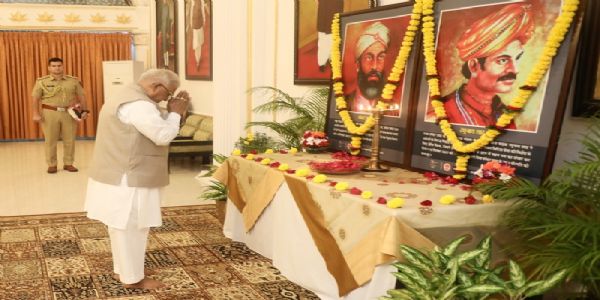 राज्यपाल पटेल ने राजा शंकरशाह और कुंवर रघुनाथशाह के बलिदान दिवस पर किया नमन