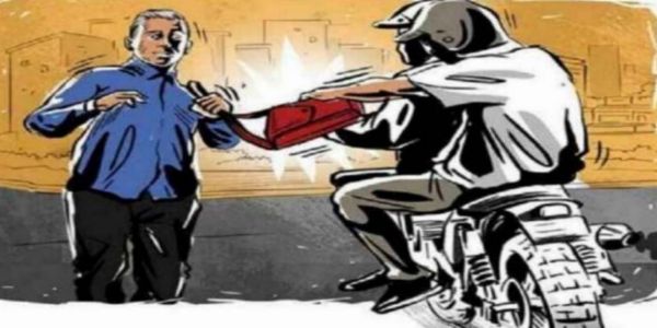 नाेएडा में विभिन्न जगहों पर चार लोगाें से लूट, जांच में जुटी पुलिस