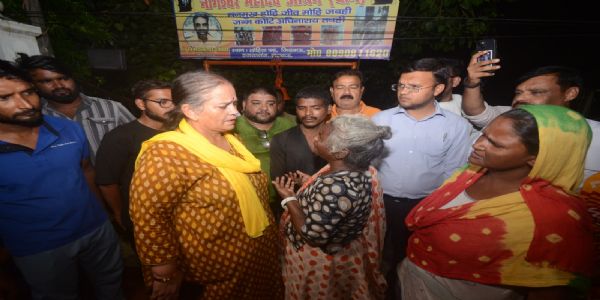 लखनऊ के हैदर नाले में गिरा मासूम, गोताखोरों की टीम तलाश में जुटी