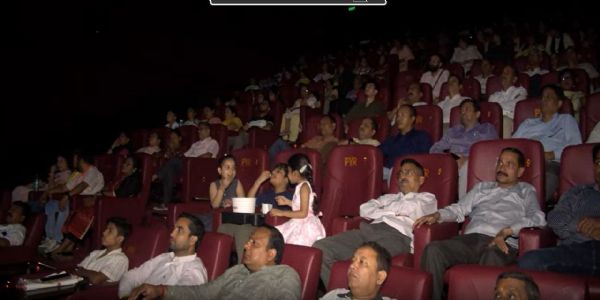 फिल्म “चलो जीते हैं” की विशेष पुनः रिलीज़ का दून बना साक्षी