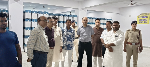 जिला निर्वाचन पदाधिकारी के द्वारा वी०वी०पैट वेयर हाउस  का त्रैमासिक निरीक्षण
