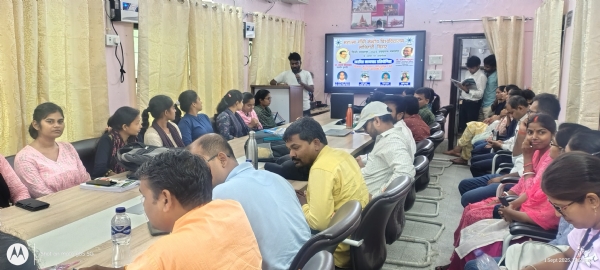 हिंदी पखवाड़ा के उद्धाटन पर जुटे शोधार्थी व शिक्षक