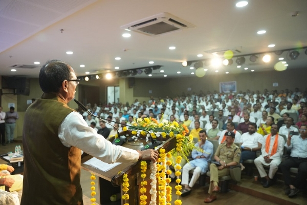 केंद्रीय कृषि मंत्री शिवराज सिंह चौहान ने संसदीय क्षेत्र के कार्यकर्ताओं और नेताओं की बैठक को किया संबोधित